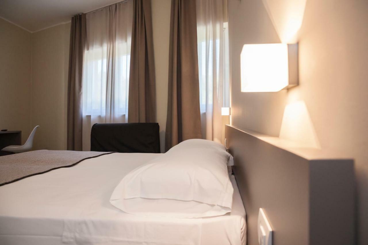Hotel & Wellness Stella Delle Langhe Govone Bagian luar foto